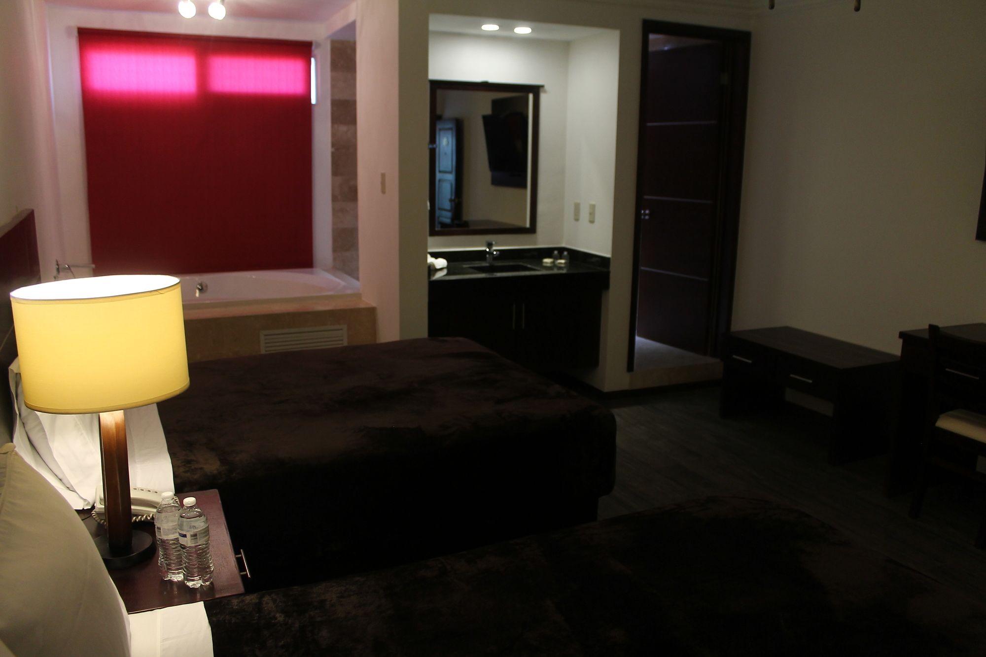 Hotel Rincon Real Suites Durango Bagian luar foto