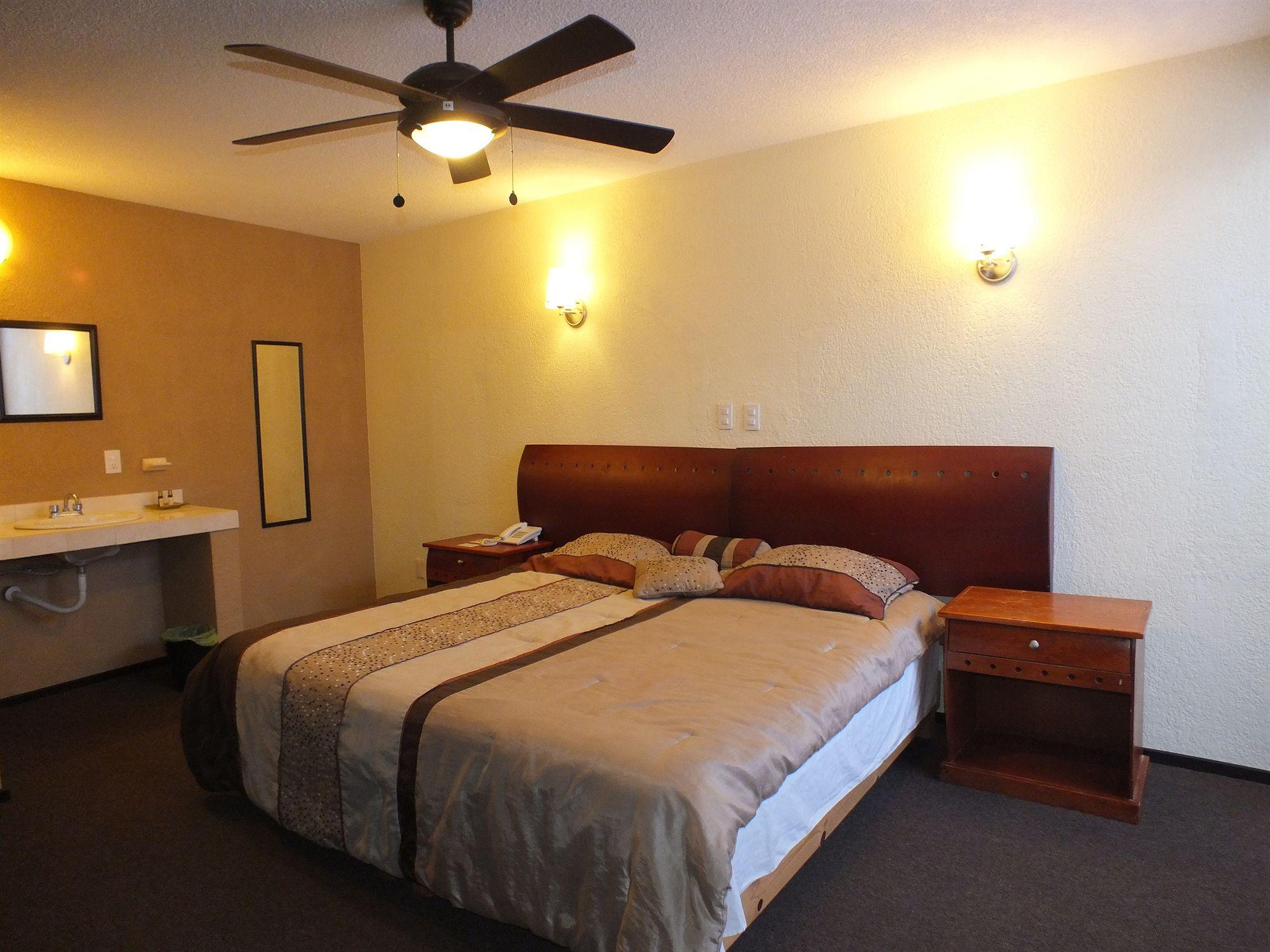Hotel Rincon Real Suites Durango Bagian luar foto