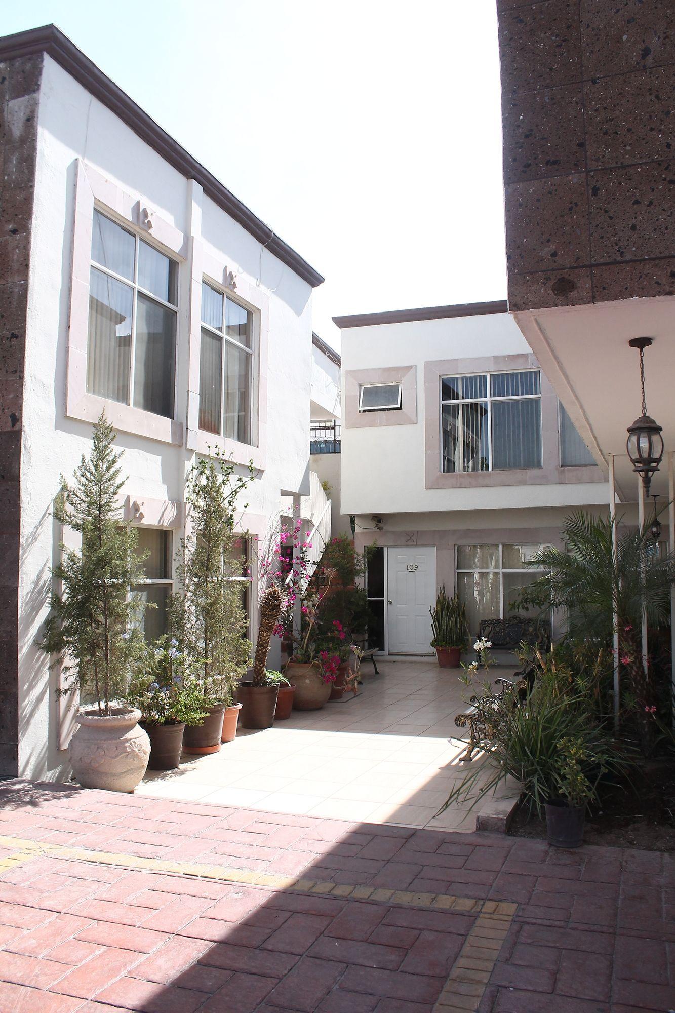 Hotel Rincon Real Suites Durango Bagian luar foto