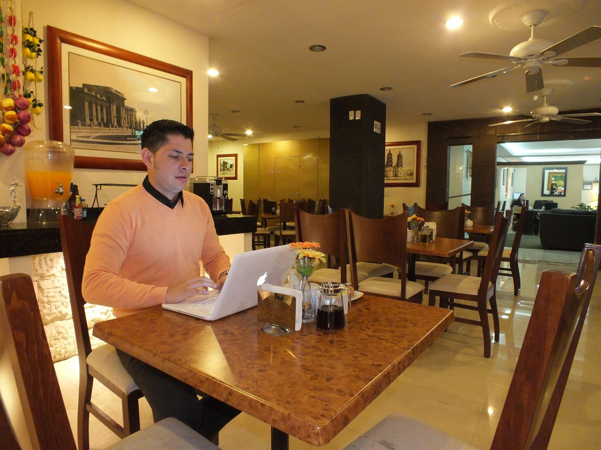 Hotel Rincon Real Suites Durango Bagian luar foto