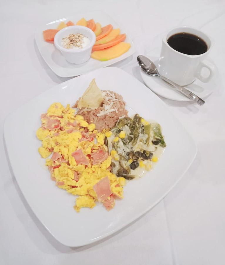 Hotel Rincon Real Suites Durango Bagian luar foto