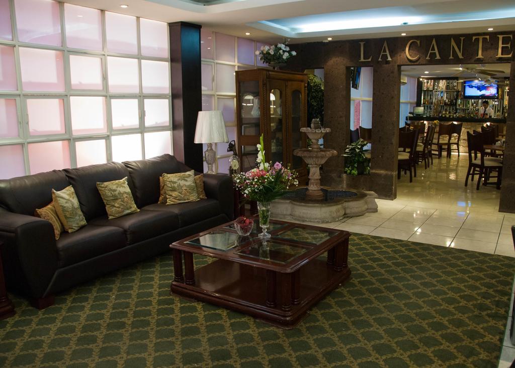Hotel Rincon Real Suites Durango Bagian luar foto