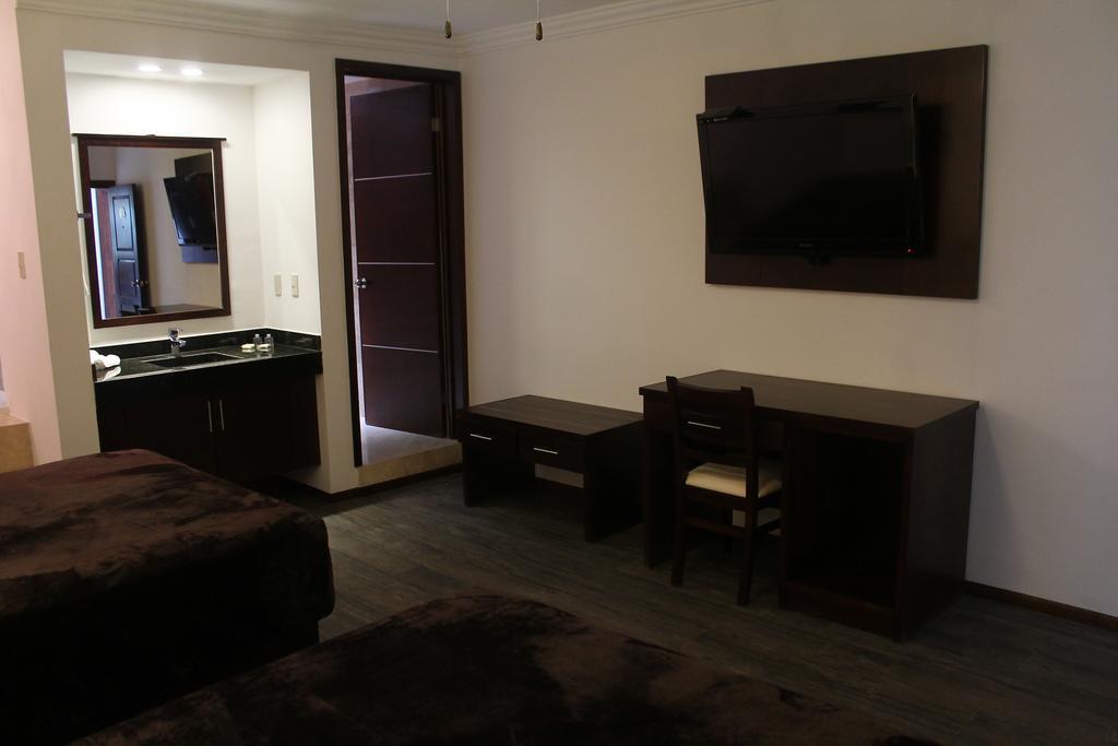 Hotel Rincon Real Suites Durango Bagian luar foto